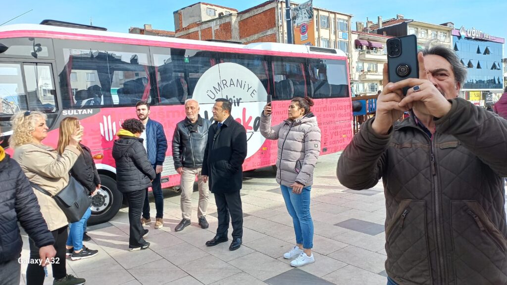 Ümraniye Belediyesi Zabıta Ekipleri, İBB’ nin Ramazan Etkinlik Çadırı Kurmasına Engel oldu .