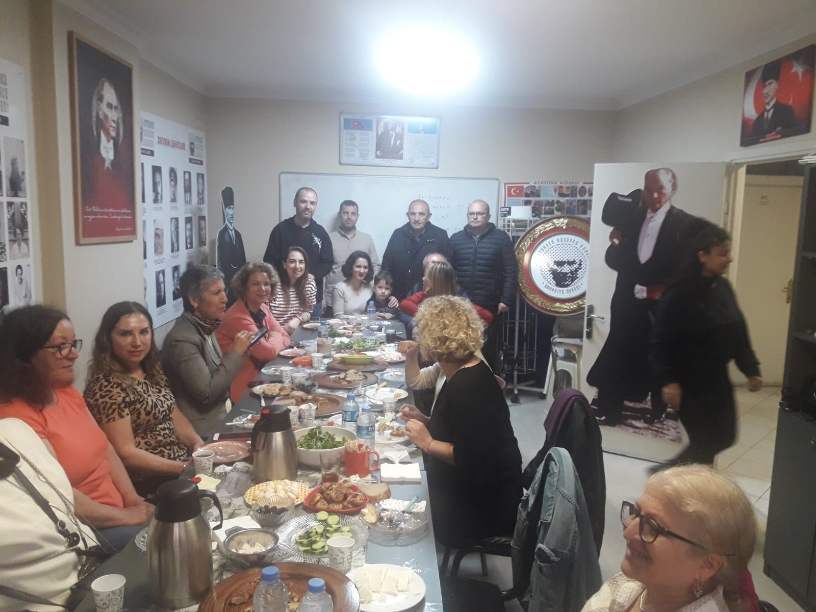 Atatürkçü Düşünce Derneği’ Ümraniye Şubesi Eğitime Destek Kahvaltısı Yapıldı. Atatürkçü Düşünce Derneği’ Ümraniye Şubesi Eğitime Destek Kahvaltısı Yapıldı.