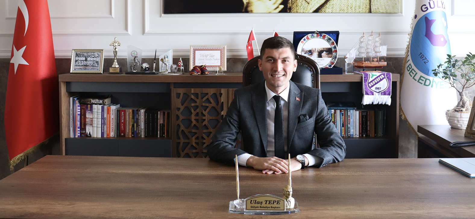 ORDU GÜLYALI BELEDİYESİNDE DEPREMİN YARALARINI SARMAK İÇİN SEFERBERLİK SÜRÜYOR .BAŞKAN TEPE: “İLÇEMİZDE KONUK ETTİĞİMİZ AİLELERİN İHTİYAÇLARINI KARŞILIYORUZ”
