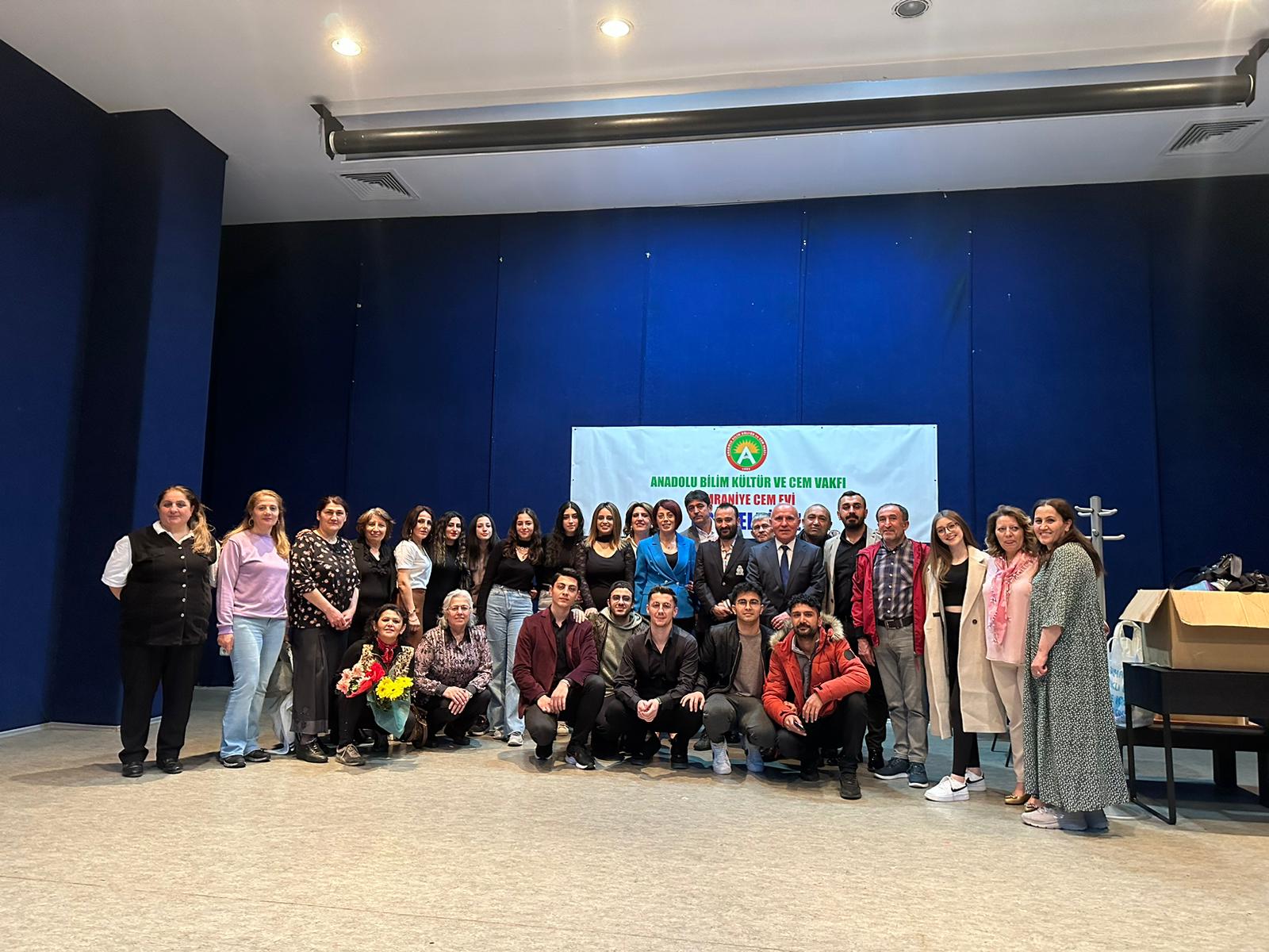 Anadolu Bilim Kültür ve Cem Vakfı Ümraniye Cem Evi Kadın Kolları düzenlediği Tiyatro Etkinliğinde Tiyatro Yazarı ve Oyuncusu Sn. Aşkın Kartal'la bir söyleşi