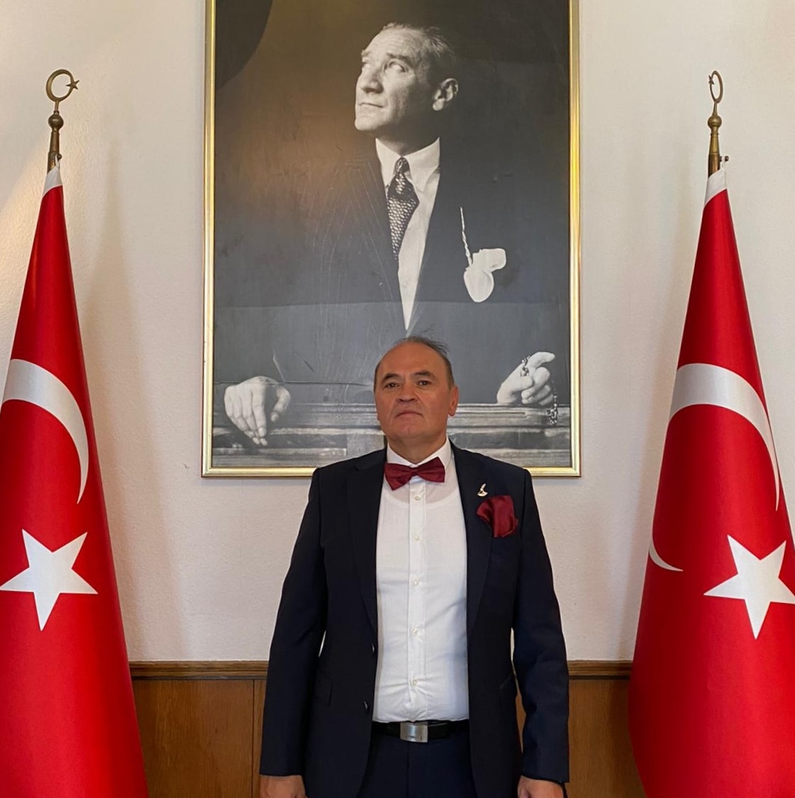 Ali Aker Erdebil Ocak dedesi ve kanaat önderinden Çağrı "Yaşam Hakkı - Duvar" Türkiye'deki İstanbul Zihinsel Engelliler İçin Eğitim ve Dayanışma Vakfı 