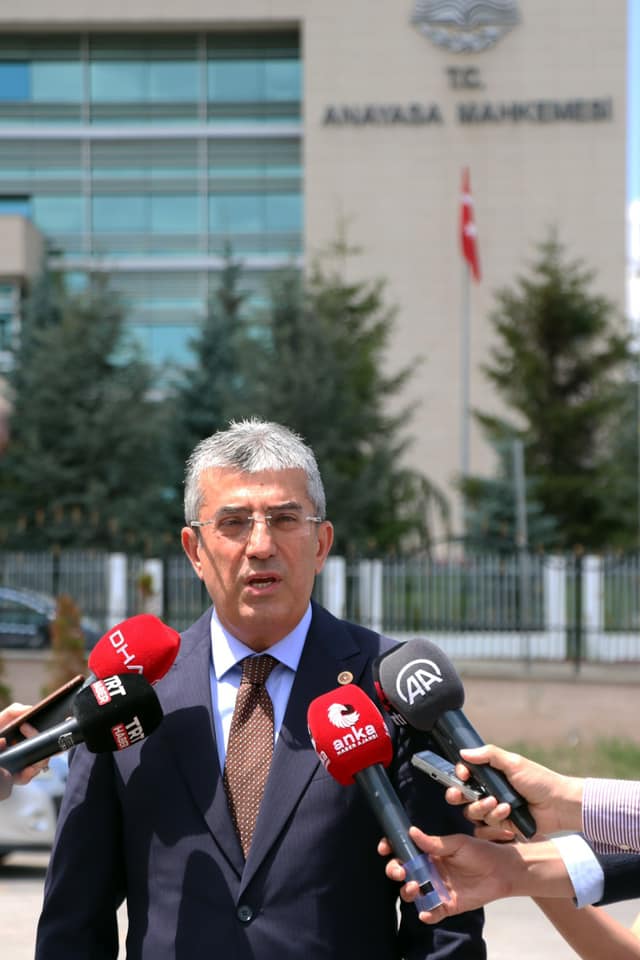 Cumhuriyet Halk Partisi Grup Başkanvekili Gökhan Günaydın Hani derler ya, “CHP sürekli Anayasa Mahkemesi’ne gidiyor”.
