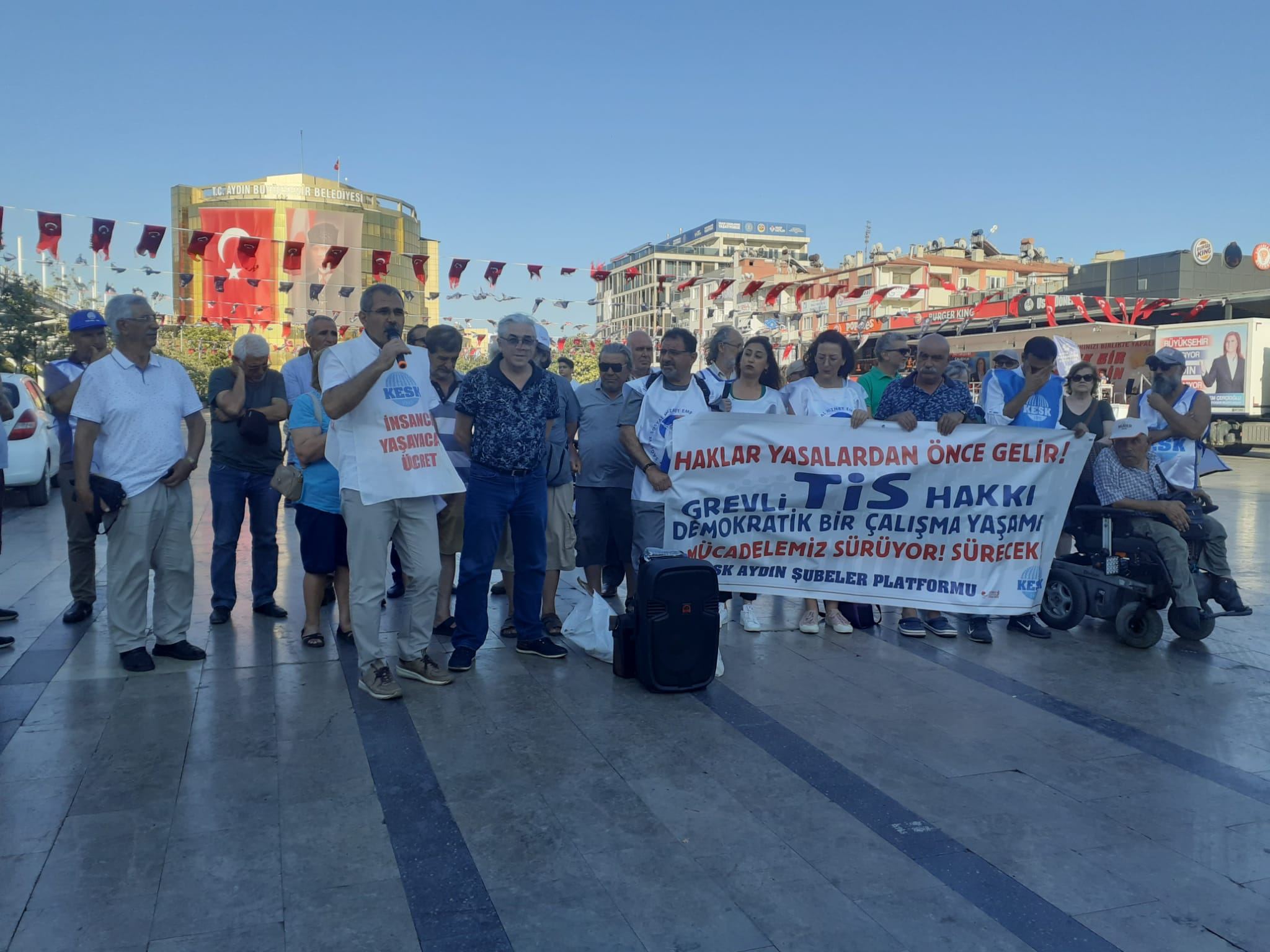 HAKLAR YASALARDAN ÖNCE GELİR! TÜM BEL SEN BASINA VE KAMUOYUNA AYDIN ŞUBE BAŞKANI ZEKİ KÖSE TOPLU SÖZLEŞME TALEPLERİNİ açıkladılar.