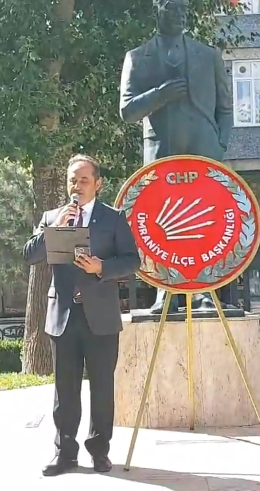 CHP ÜMRANİYE İLÇE BAŞKANLIĞI CUMHURİYET HALK PARTİSİ 'NİN 100. KURULUŞ YILDÖNEMİNDE KURUCU GENEL BAŞKANI MUSTAFA KAMAL ATATÜRK 'ÜN ANITINDA ANMA YAPILDI.