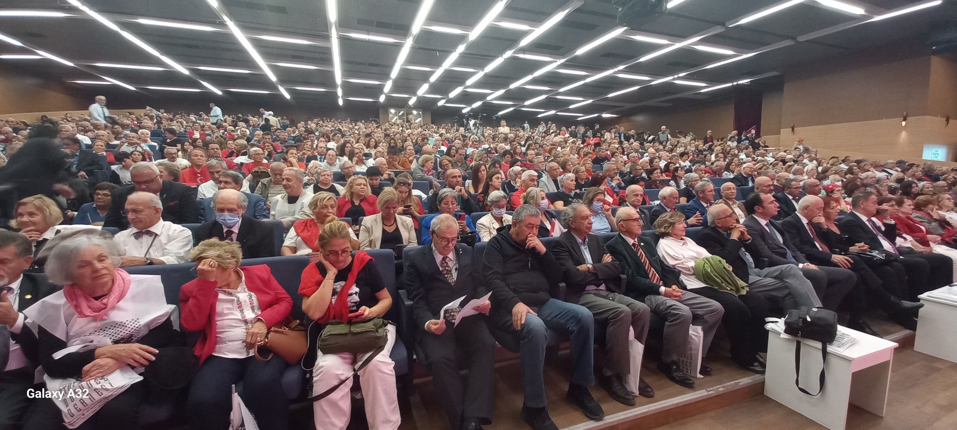 Atatürkçü Düşünce Derneği’nin düzenlediği “100. Yılda Laik Cumhuriyet, Büyük Ankara Buluşması'”28 Ekim Cumartesi, saat 13.30'da Nazım Hikmet Kültür Merkezinde ÇOŞKU ,HEYCAN ve KATILIM YÜKSEKTİ.