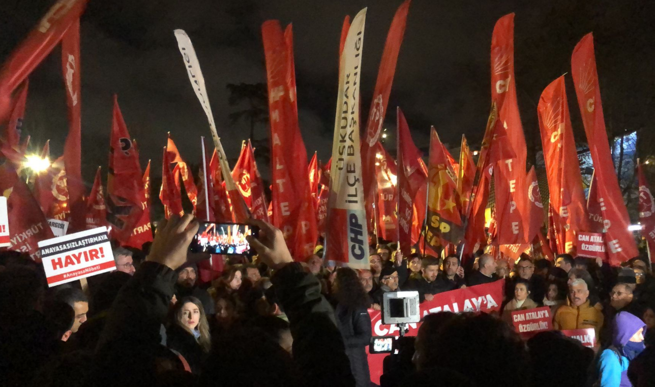 TİP ve CHP sokakta: "Kararı tanımıyoruz" dediler.
