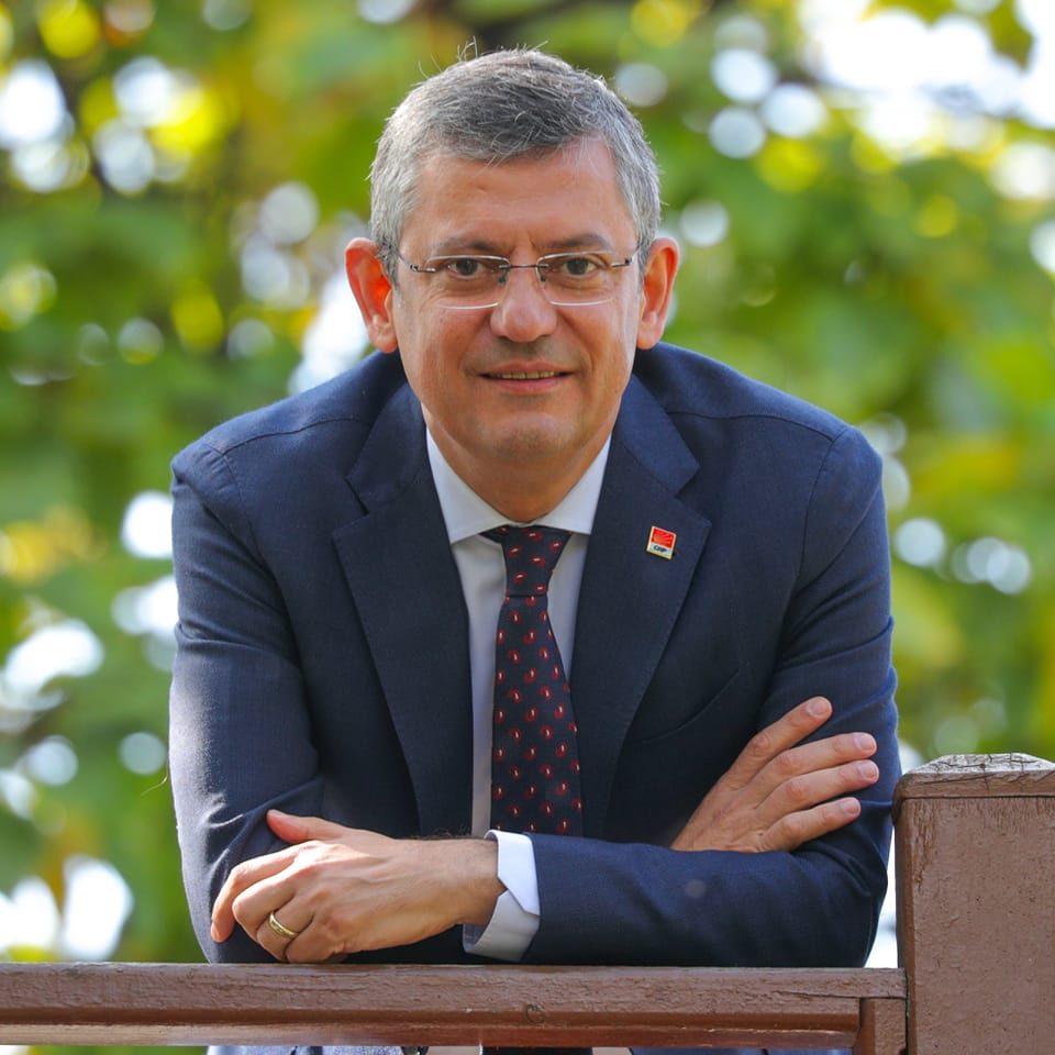CHP Genel Başkanı Özgür Özel Antalya'da meydana gelen trafik faciası ile ilgili açıklama yaptı.