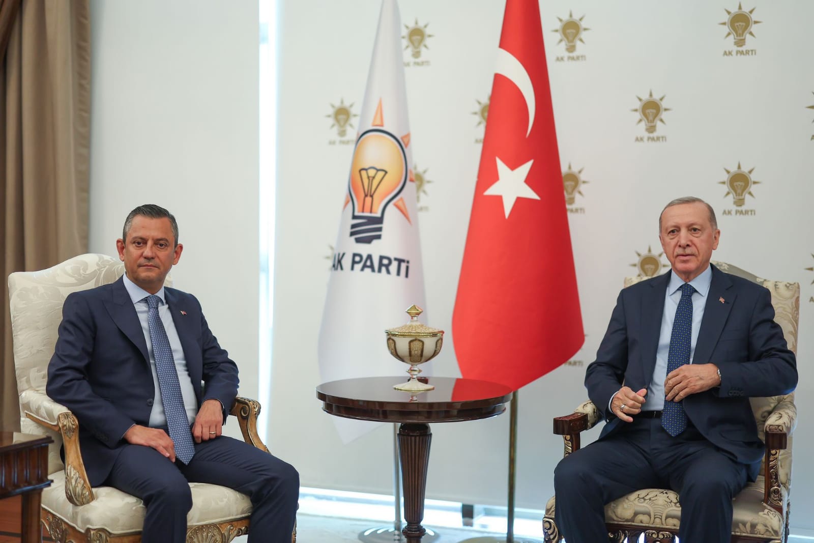 Seçim sonrası Erdoğan-Özel görüşmesi bugün AKP’de gerçekleşti