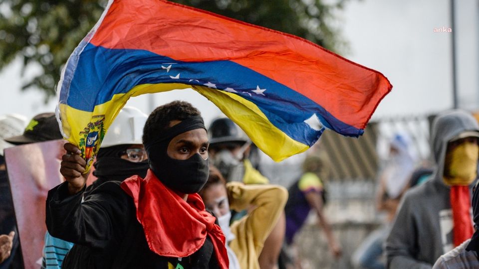 Venezuela’da Maduro’ya karşı düzenlenen protestolarda bir kişi hayatını kaybetti