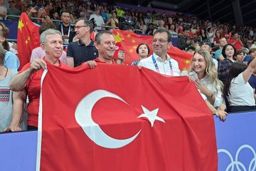 CHP Lideri Özgür Özel: “Bize Salonda Büyük Bir Heyecan Yaşatan Milli Takımımıza Yarı Finalde Başarılar Diliyorum