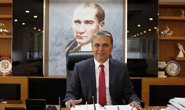 Antalya Muratpaşa Belediye Başkanı Avukat Ümit Uysal danAmasız, fakatsız "Tam Demokratik CHP, Tam Demokratik Türkiye!"
