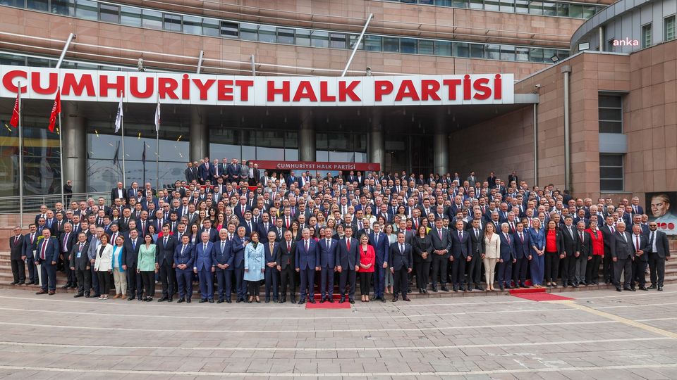 CHP'den Esenyurt kararı CHPli Belediye başkanları yola çıktı!