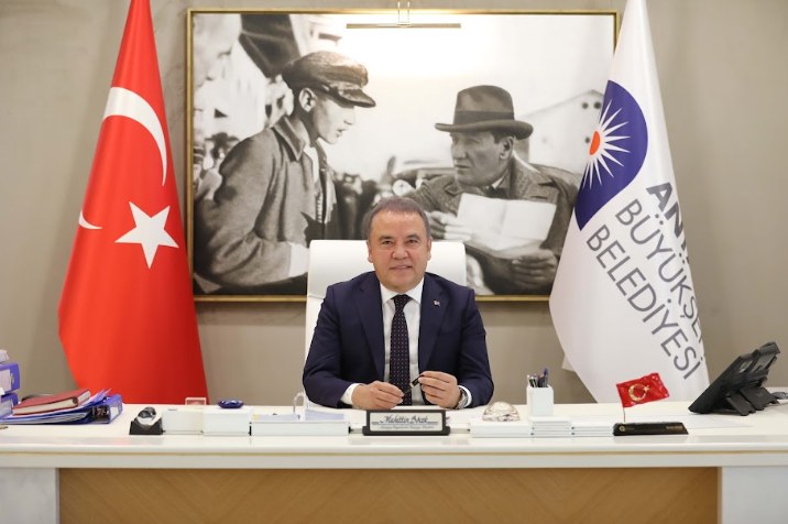 ANTALYA BÜYÜKŞEHİR BELEDİYE BAŞKANI MUHİTTİN BÖCEK YENİ YIL MESAJI YAYIMLADI