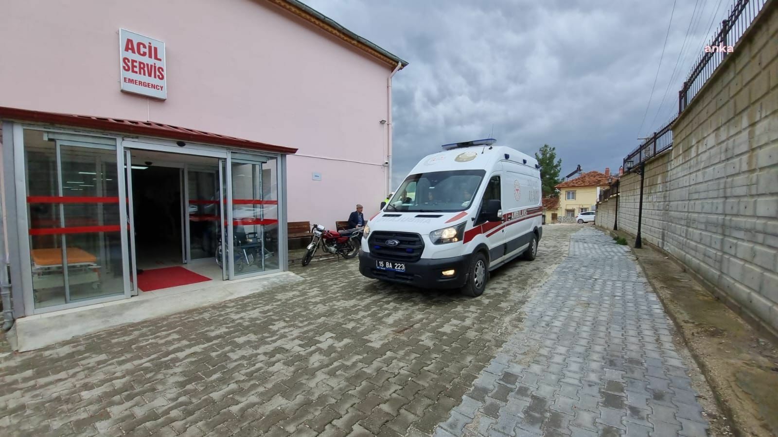 Burdur'da 43 öğrenci okulda gıda zehirlenmesi şüphesiyle hastaneye kaldırıldı Burdur'da 43 öğrenci okulda gıda zehirlenmesi şüphesiyle hastaneye kaldırıldı