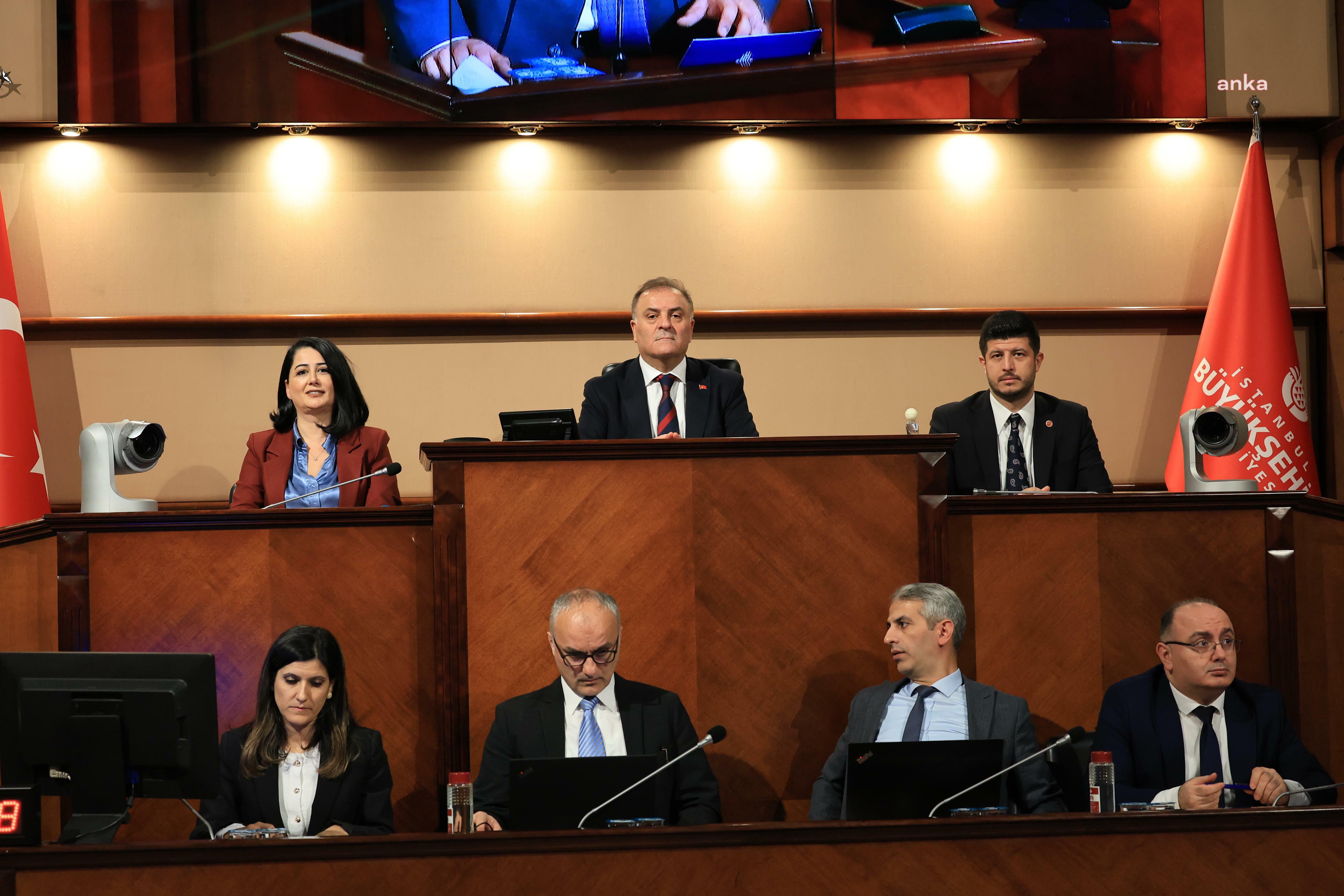 İBB Meclisi'nde Rıza Akpolat'ın gözaltına alınmasına tepki geldi. "Yoksulluğu, çaresizliği ve eşitsizliği operasyonlarla örtmeye çalışsanız da başaramayacaksınız "dediler