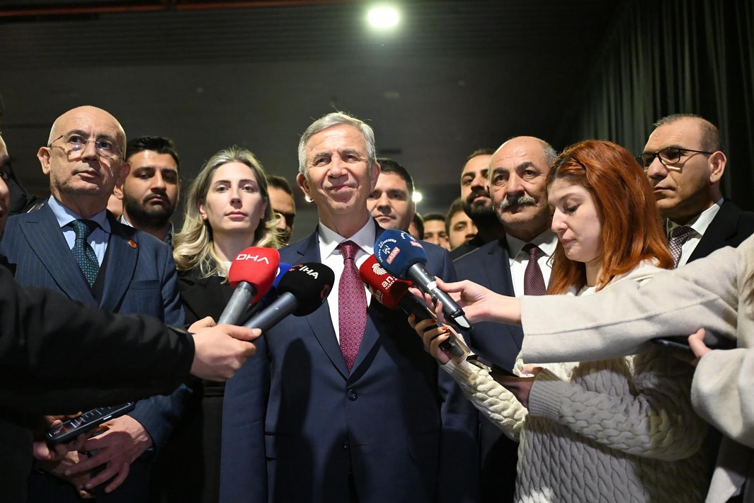 Mansur Yavaş: Çayırhan’da alın teriyle ekmeğini kazanan madencilerimizin sesini duymazdan gelmek, emeği yok saymaktır dedi.