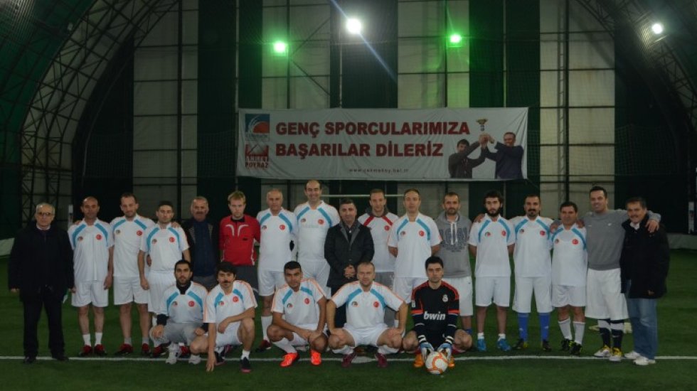 ÇEKMEKÖYDE FUTBOL ŞÖLENİ BAŞLADI