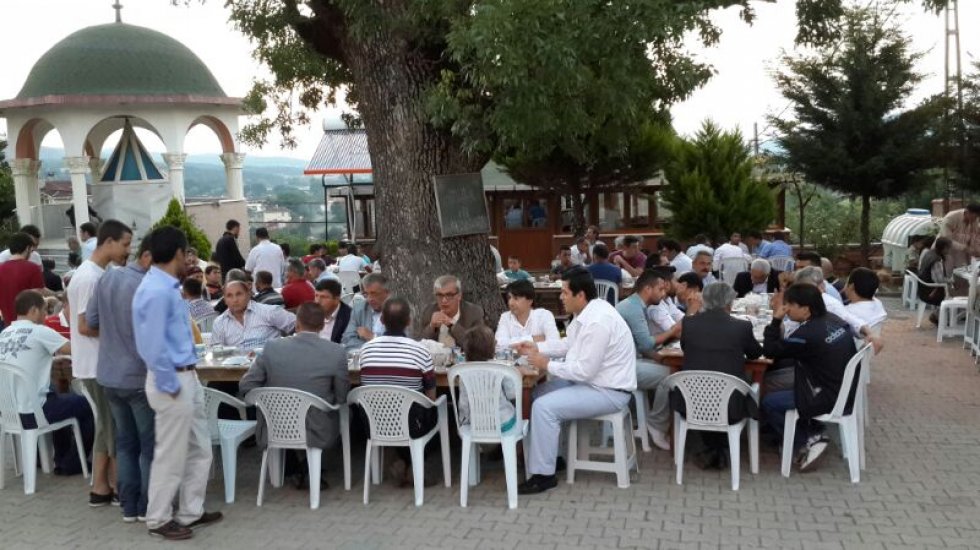 MHP ÇEKMEKÖY İFTAR PROGRAMINI KOÇULLU MAHALLESİNDE YAPTI