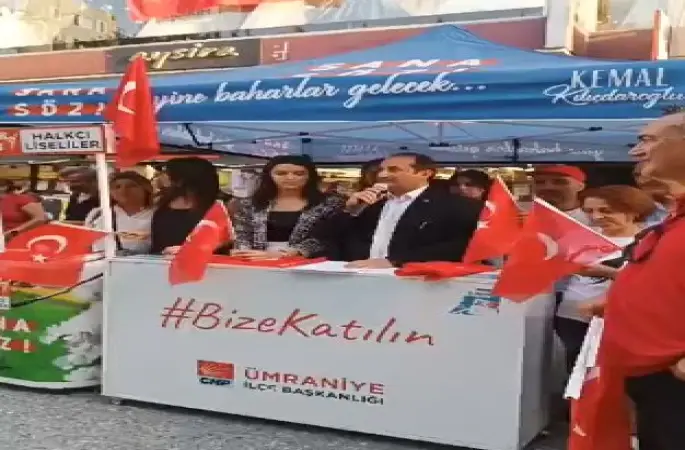 30 AĞUSTOS  ZAFER BAYRAMINDA CHP ÜMRANİYE İLÇE ÖNÜNDE STAND AÇARAK HALKA BAYRAK DAĞITTI.