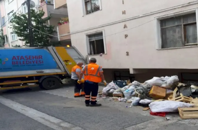 Temizlik Ekiplerimiz Bir Evden 10 Kamyon Çöp Çıkardı
