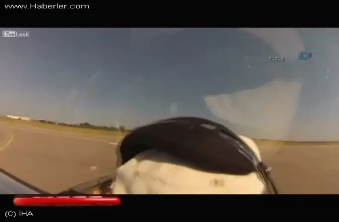 Abd'de Motoru Arızalanan Uçak Ağacın Tepesine İndi 