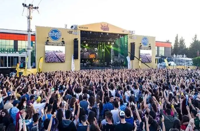 Adana'da yasaklanan festival in yaşam tarzına müdahale edip festival yasaklayan Valiliğe, Mahkeme 'dur' dedi