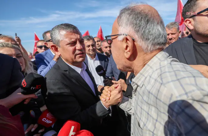 Adana’dan Silivri’ye “Özgürlük Yürüyüşü”...Özgür Özel: “Gücünü hukuksuzca atandığı kararnameden alan birinin karşısına; gücünü milletten, Adana'dan alanlar kazanır” dedi.