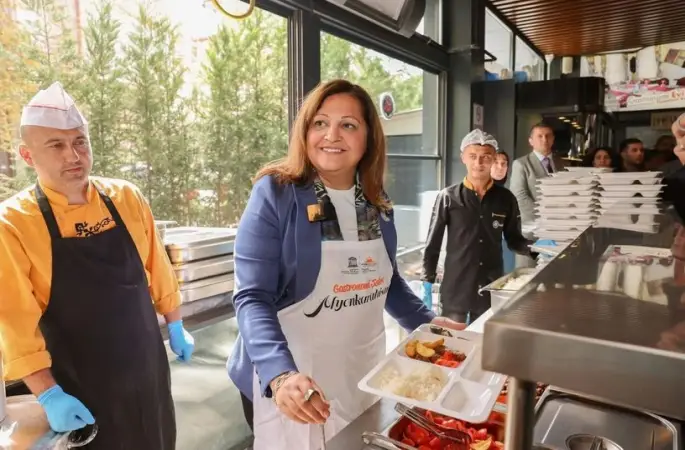 Afyonkarahisar Belediye Başkanı Burcu Köksal dan İkinci Halk lokantası Anıtpark’ta hizmete girdi