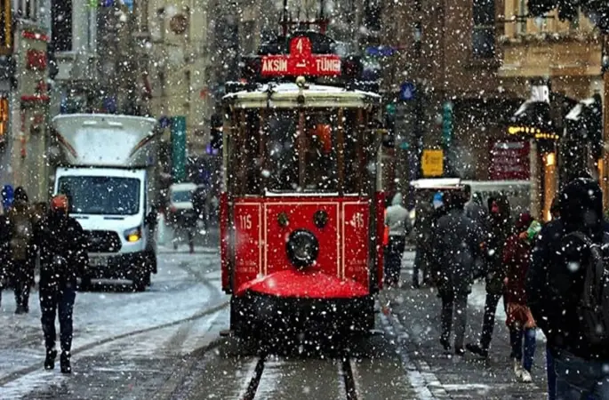 AKOM'dan uyarı: Kar yağışı hangi ilçelerde etkili olacak, ne zaman duracak