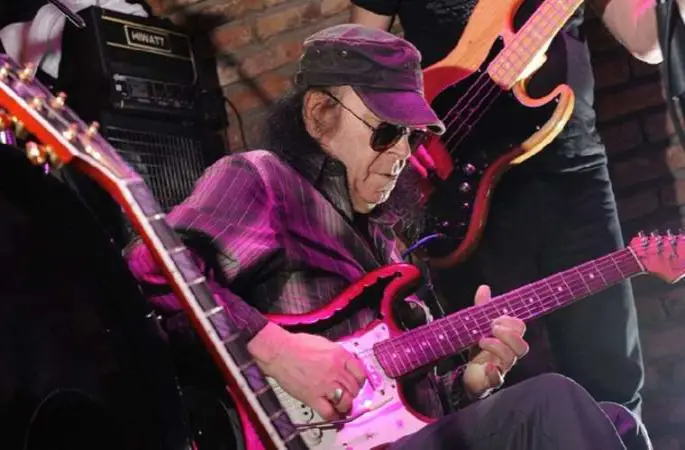 Anadolu rock müziğin efsane ismi Erkin Koray yaşamını yitirdi