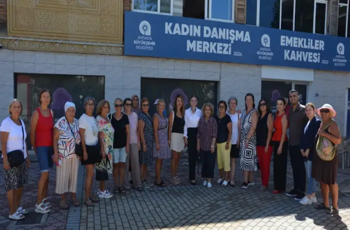 Antalya Büyükşehir Belediyesi Sosyal Hizmetler Dairesi Başkanlığı Alanyalı kadınlara kış hazırlığı bilgilendirme etkinliği gerçekleştirdi