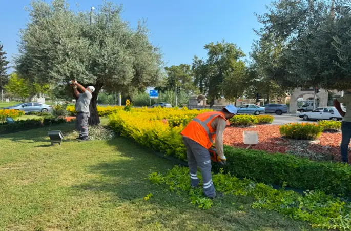 Antalya Büyükşehir’den Kemer Atatürk Caddesi’nde Peyzaj ve Bakım Hamlesi