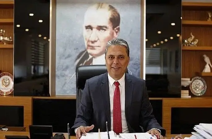 Antalya Muratpaşa Belediye Başkanı Avukat Ümit Uysal  danAmasız, fakatsız "Tam Demokratik CHP, Tam Demokratik Türkiye!"