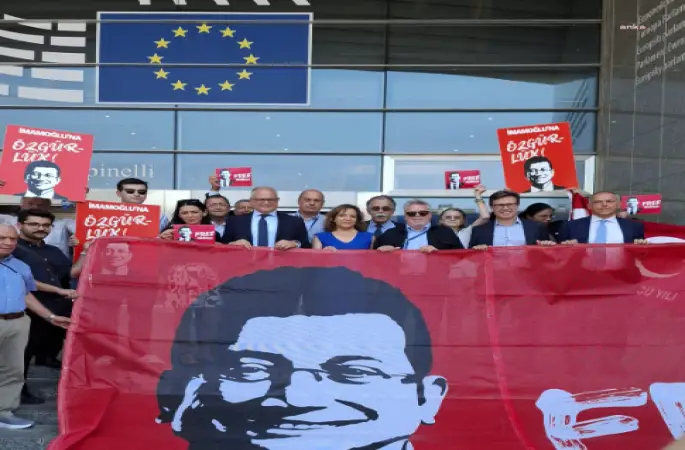 Avrupa Parlamentosu Türkiye Raportörü Amor ve Parlamento'daki Sosyalistler ve Demokratlar Grubu'ndan İmamoğlu'na destek
