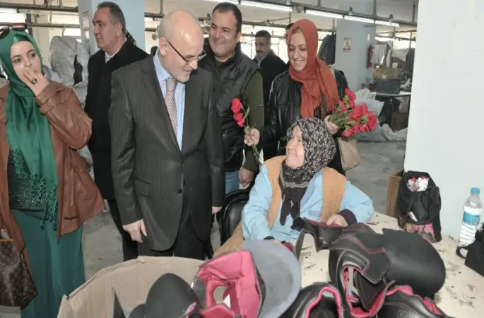 Başkan Çelikbilek'ten Tekstil Atölyesi Ziyareti *