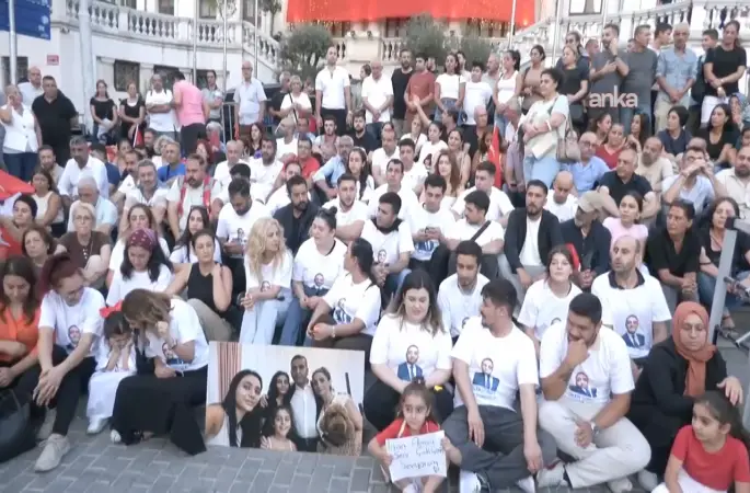 Beyoğlu’nda  CHP örgütleri ve yurttaşlar İnan Güney için oturma eylemi... "İnan Güney, rantçılara Beyoğlu’nun bir kuruş hakkını yedirmediği için tutsak"