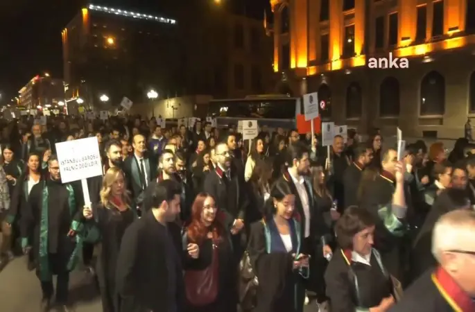 Binlerce avukat Ankara’da yürüdü... Ankara Barosu Başkanı Köroğlu: Türkiye derin bir yargı ve yürütme krizi içindedir dediler.