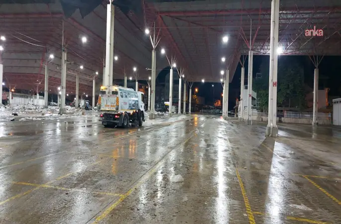 Burdur Belediyesi’nden kent merkezinde temizlik çalışması