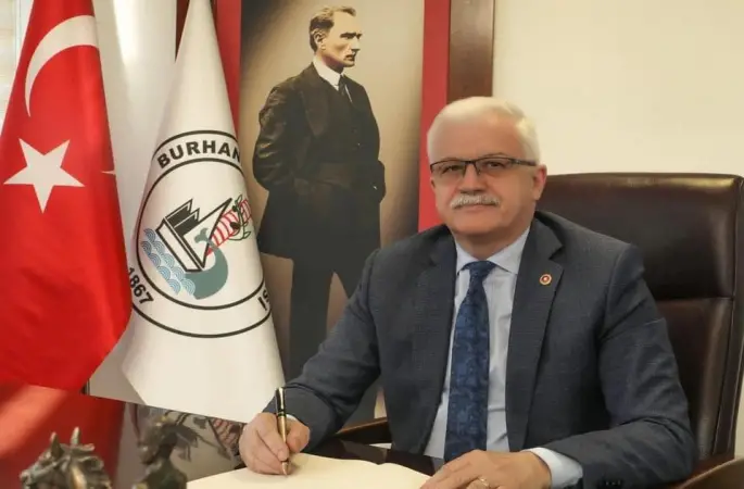 Burhaniye'de Belediye Başkanı Deveciler ve 14 meclis üyesi YENİ Parti'ye katıldı
