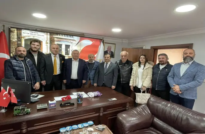 CHP 1.Bölge İstanbul Milletvekili  Adayı Cemal Enginyurt ve CHP İlçe Başkanı Zeynel Kızılkaya  Ümraniye Bakkallar Esnaf Odasını ziyaret Etti