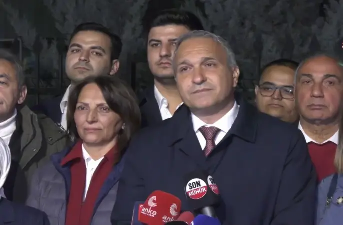 CHP Genel Başkan Yardımcısı Suat Özçağdaş  Milli Eğitim Bakanlığı önünde oturma eylemi...