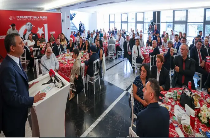 CHP GENEL BAŞKANI ÖZGÜR ÖZEL, MAĞDUR AİLELER İLE BİR ARAYA GELDİ