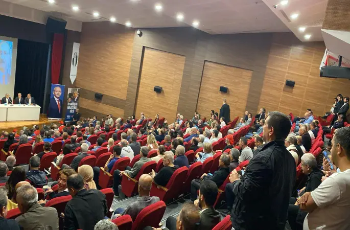 CHP İstanbul İl Başkan Adayı Cemal CANPOLAT Şişli’de CHP örgütümüzle omuz omuza umudu ve cesareti büyüttük dedi. Her şeyden önce "Örgütte liyakat" diyeceğiz. dedi.