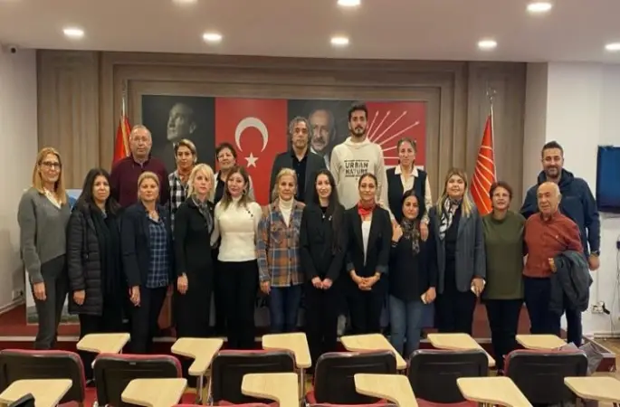 CHP KARTAL'DAN KADINA YÖNELİK ŞİDDETE KARŞI EŞ ZAMANLI AÇIKLAMA