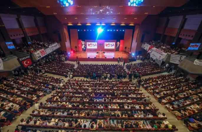 CHP'den '100 Karası' toplantısı... Özgür Özel kürsüden rest çekti.