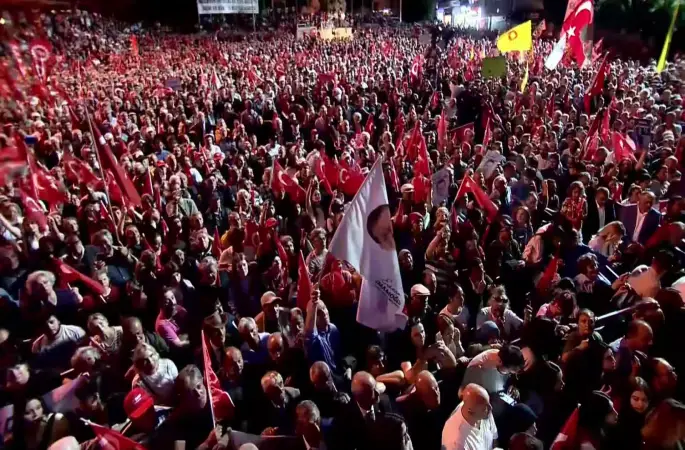 CHP'nin ''Millet İradesine Sahip Çıkıyor' mitingi... Özgür Özel: "Egemenliği milletten alıp yargıya devretmek isteyenler var. Patron millettir, millet ne derse o olur"