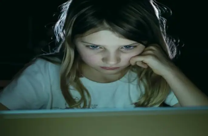 'Çocuklarınızı sanal alemde yalnız bırakmayın'