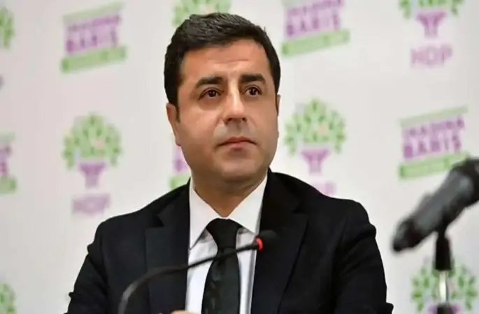 Demirtaş’tan Erdoğan’a Van çağrısı: Ülkenin Cumhurbaşkanı olarak dur demenizi bekliyoruz