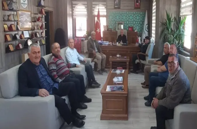 Dünya Demokrasi Formuna Ev Sahipliği Yapan Mesudiye Belediye Başkanı Sn.Muammer Özer i Makamında Ziyaret ettik.