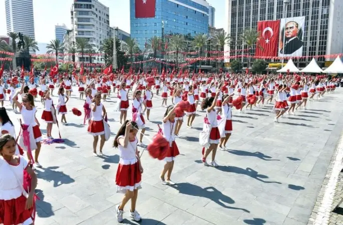 Ege’de 23 Nisan coşkusu Görkemli  Kutlandı